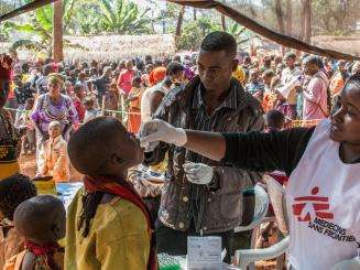 MSF staff treat people for cholera